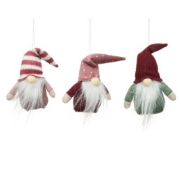 Trois petits gnomes colorés en tissu, chapeaux rayés et à pois, barbes blanches duveteuses.