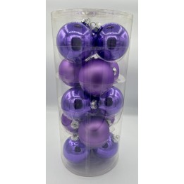 Boules de Noël violettes brillantes, empilées dans un tube transparent.
