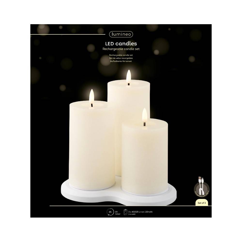 Trois bougies LED blanches sur un support, créant une ambiance douce et chaleureuse.