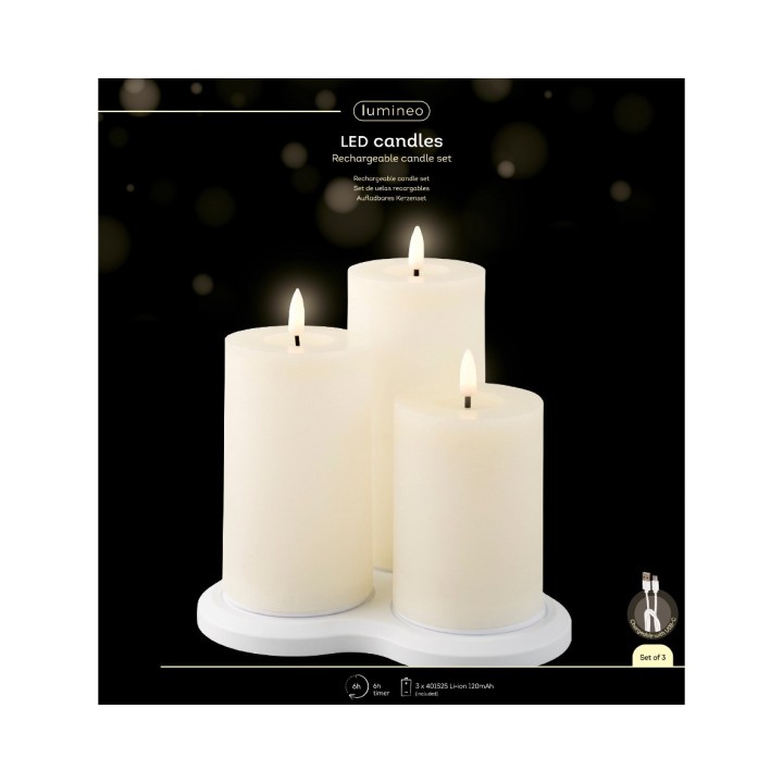 Trois bougies LED blanches sur un support, créant une ambiance douce et chaleureuse.