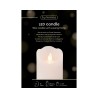Bougie LED en cire avec flamme vacillante, sur fond noir élégant et scintillant. Bougie LED en cire avec flamme vacillante, sur fond noir élégant et scintillant.