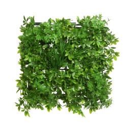 Mur végétal luxuriant avec des feuillages variés, nuances de vert éclatantes.