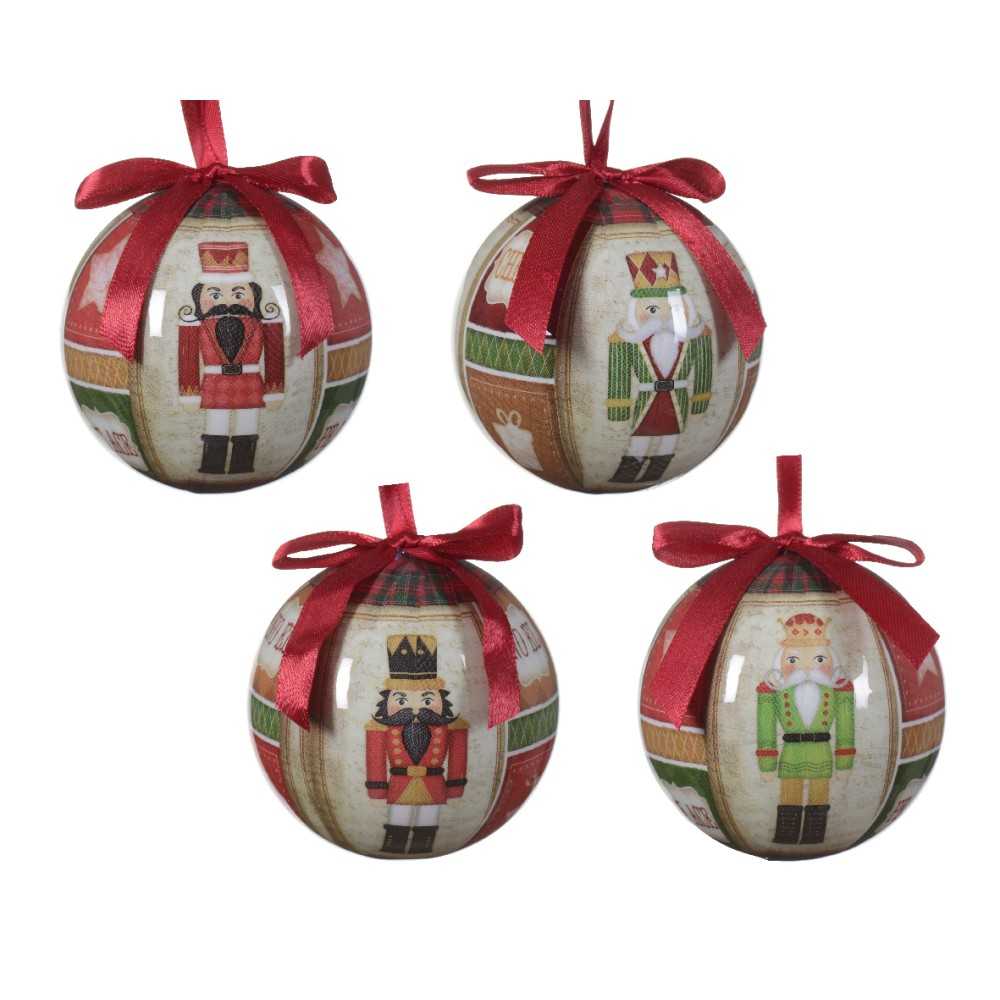 Boules de Noël décorées de soldats en bois, avec des rubans rouges et des motifs festifs.