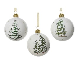 Boules de Noël blanches ornées de sapins enneigés et de paillettes dorées.