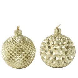 Boules de Noël dorées, ornées de motifs géométriques et d'une texture brillante.