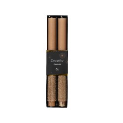 Deux bougies longues de couleur beige, présentées dans un emballage élégant.