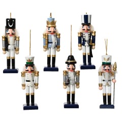Six figurines de soldats en bois, colorées, ornées de dorures et avec des détails festifs.