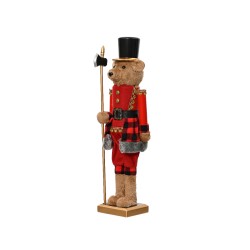 Ours en costume rouge avec chapeau haut de forme, tenant une hache, décoratif et festif.