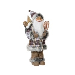 Père Noël en peluche, costume décoré, portant un sac et des skis, ambiance festive.