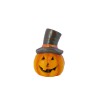 Citrouille souriante avec chapeau haut de forme, couleurs vives et expression joyeuse.