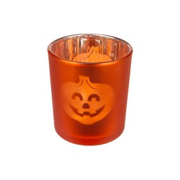 Bougie orange en verre avec un visage de citrouille souriant gravé.