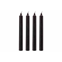 Quatre bougies noires, longues et cylindriques, avec une mèche blanche en haut.