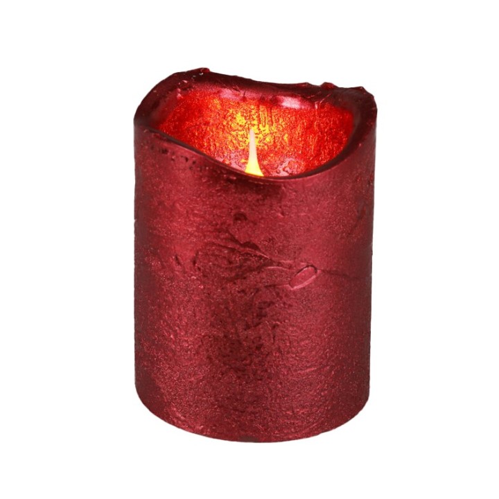 Bougie rouge, texture rustique, lumière chaleureuse émanant d'un sommet irrégulier.