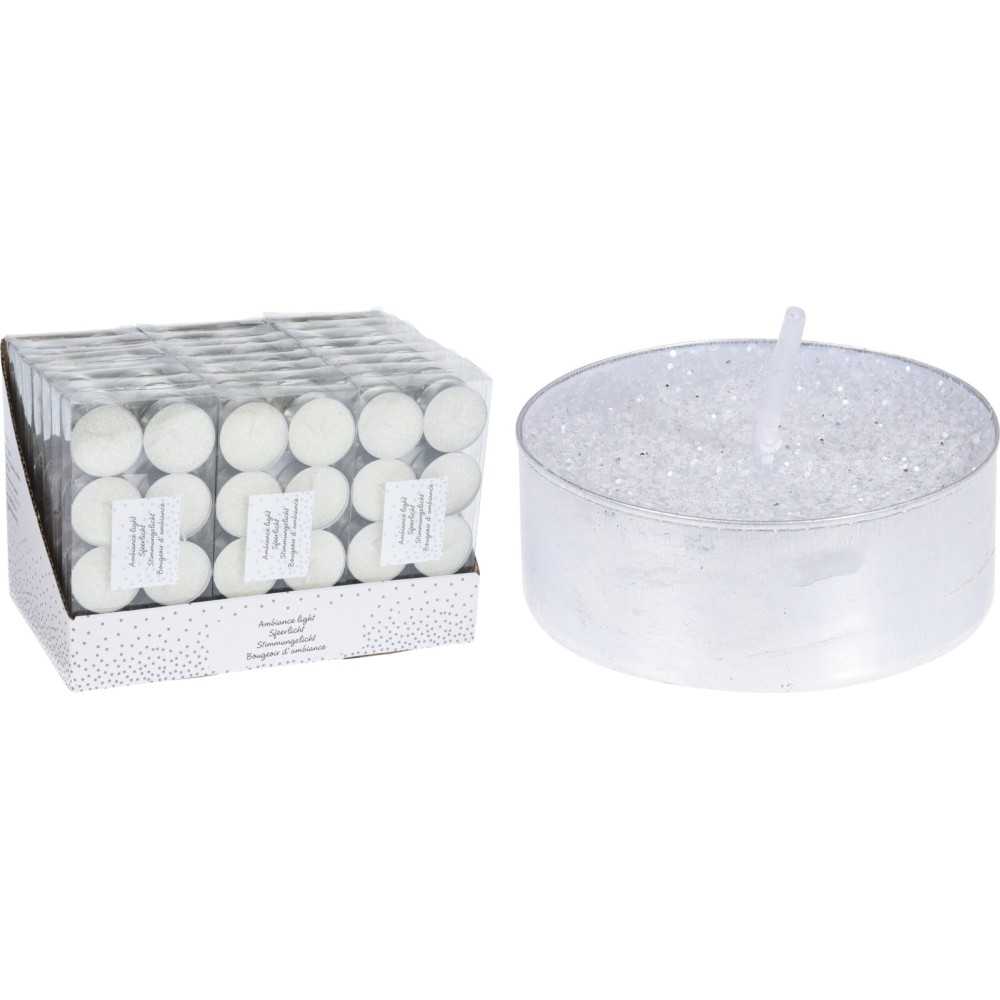Bougies blanches en forme de disque, accompagnées d'une grande bougie décorée de paillettes.