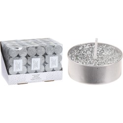 Bougies argentées scintillantes, pack élégant, ambiance festive et chaleureuse.