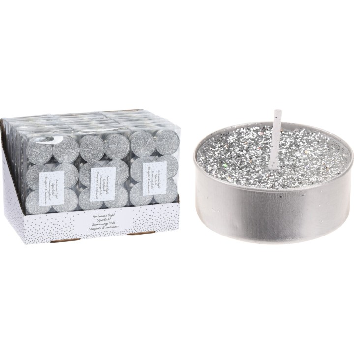 Bougies argentées scintillantes, pack élégant, ambiance festive et chaleureuse.