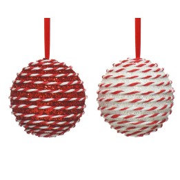 Boules décoratives en rouge et blanc, tissées avec du ruban, suspendues par un lien.