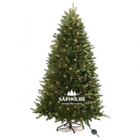 Sapins artificiel vert, décoré de lumières chaudes, sur un support en métal. Sapins artificiel vert, décoré de lumières chaudes, sur un support en métal.