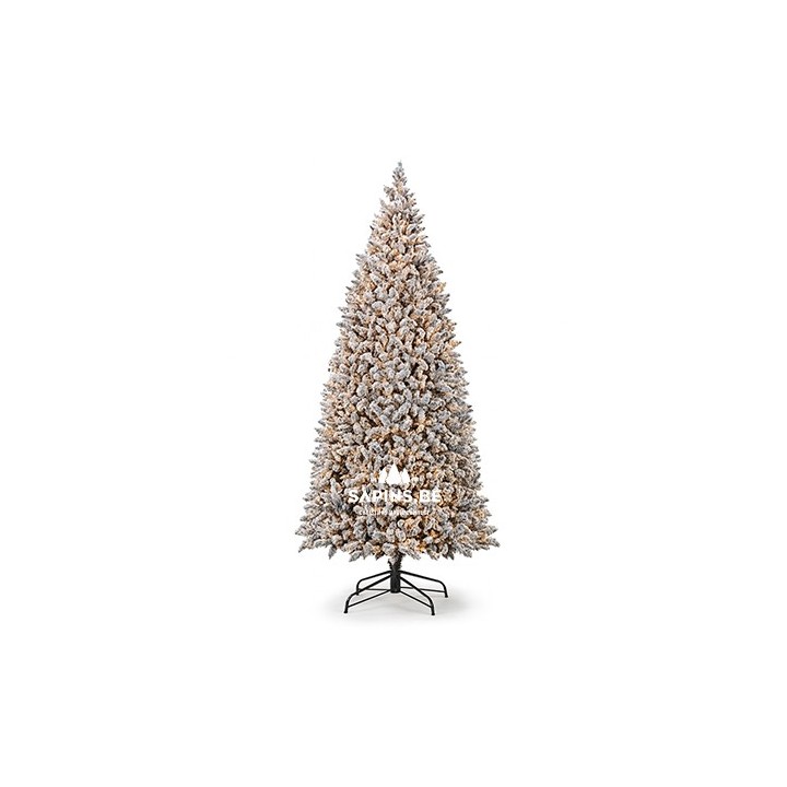 Sapin artificiel enneigé, en forme conique, branches denses et aspect réaliste.