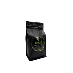 Sachet noir élégant de café, étiqueté "Brazil", design épuré et moderne.