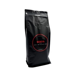 Sachet noir élégant avec étiquette rouge, mentionnant café du Kenya, grain chocolaté.