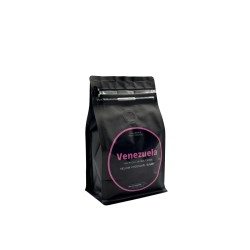 Sachet noir de café avec étiquette rose, évoquant l'origine vénézuélienne.