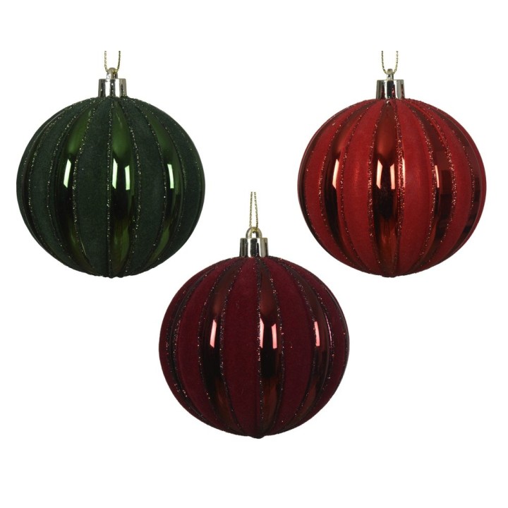 Trois boules de Noël brillantes, vertes et rouges, rayées et scintillantes.
