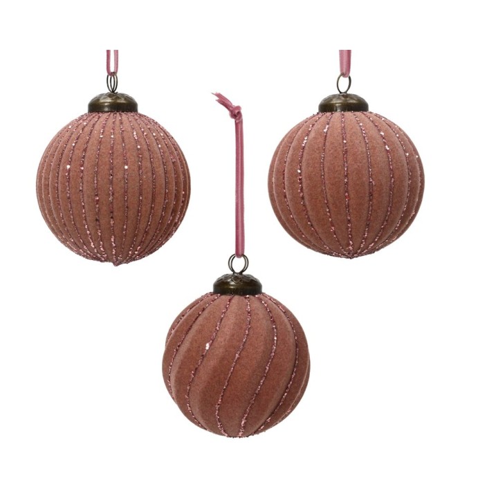 Boules de Noël en velours rose, ornées de strass, suspendues par un cordon délicat.