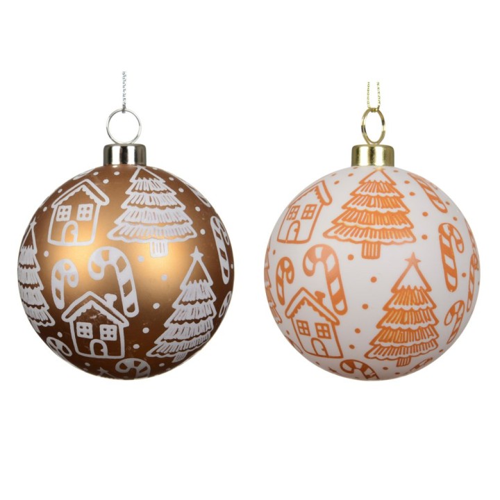 Deux boules de Noël, l'une marron avec des dessins de maisons et l'autre blanche ornée de sapins.
