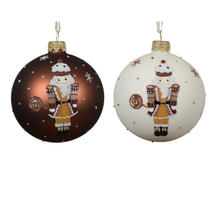 Boules de Noël colorées, l'une marron avec un bonhomme en pain d'épice, l'autre blanche et fes...