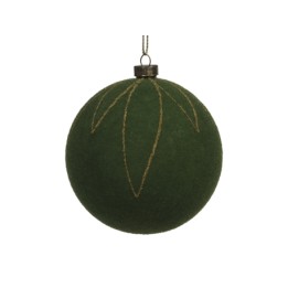 Boules de Noël vertes en velours ornées de délicates lignes dorées.