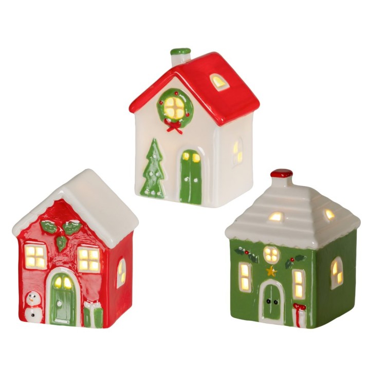 Trois maisons en céramique colorées, décorées pour Noël avec des détails festifs.