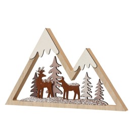 Scène hivernale en bois avec cerfs et sapins sous une neige scintillante.