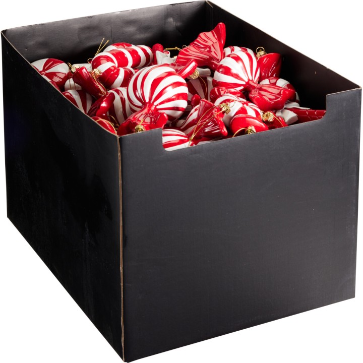 Boîte noire remplie de décorations en verre en forme de bonbons rouges et blancs.