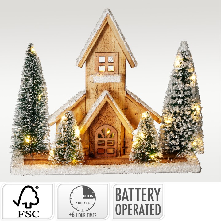 Maison en bois illuminée, entourée d'arbres enneigés, ambiance festive chaleureuse.