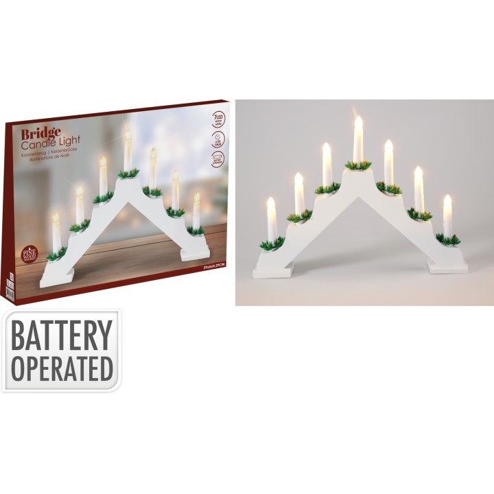 Lumière de bougie en forme de pont, blanche avec neuf bougies et verdure décorative.