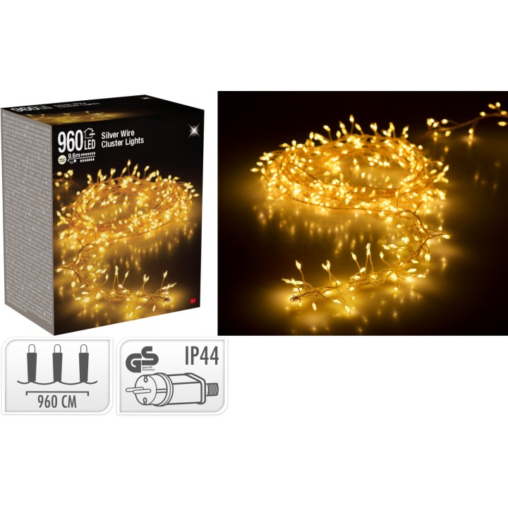 Guirlande lumineuse à LED, fil argenté, 960 cm, éclat doré sur fond noir.