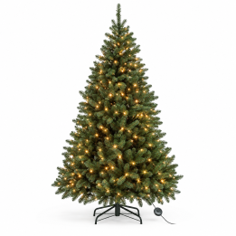 Sapin de Noël artificiel, vert, garni de lumières dorées sur un support noir.