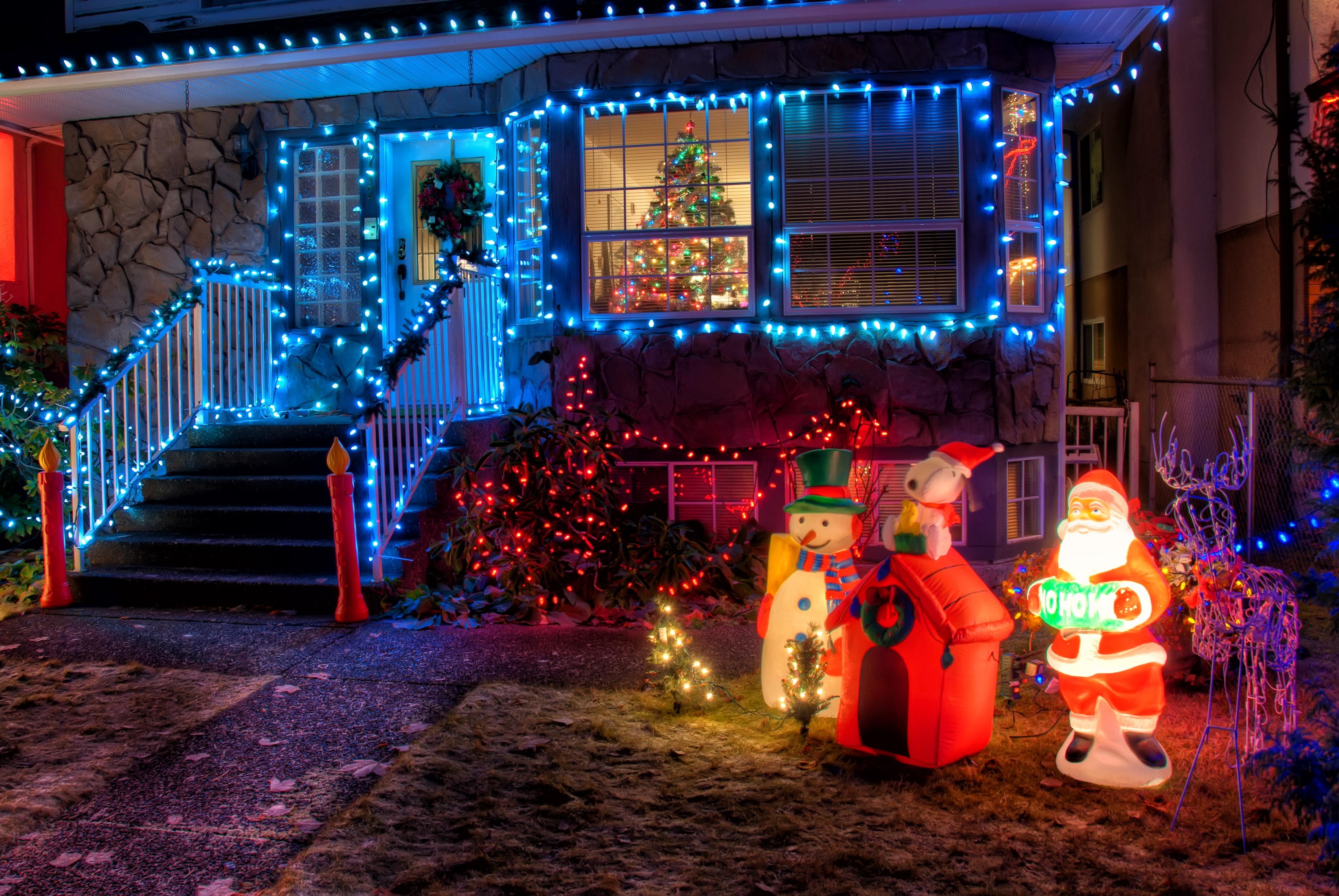 Comment décorer mon extérieur pour Noël (jardin, allée et patio