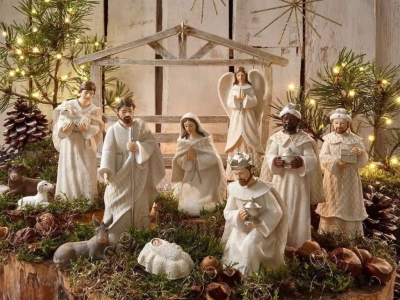 Crèches de Noël, Villages Lumineux et Figurines : Inspirations Déco 2025