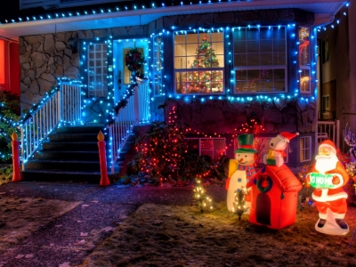 Comment décorer mon extérieur pour Noël (jardin, allée et patio) ?